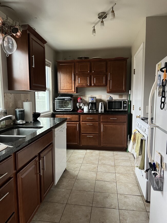 Photo - 131 Edgemont Rd