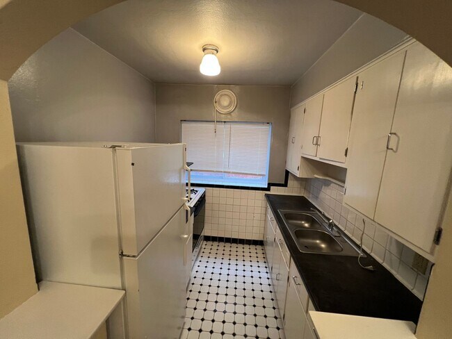 Photo - 5834 Nottingham Ave Unit 5834 Nottingham 1E