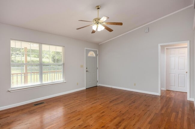 Photo - 4092 University Dr