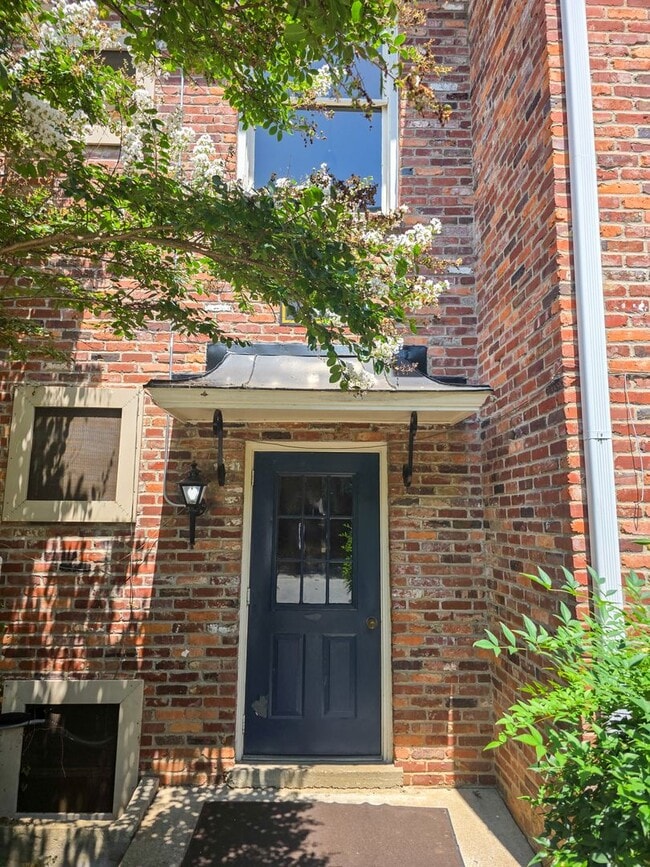 Building Photo - 5025 Hillsboro Pike Rental