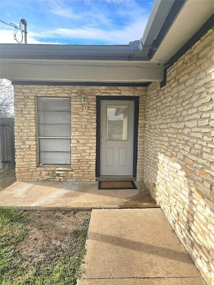 Photo - 15208 Spring Hill Ln Unidad A