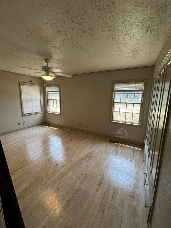 Photo - Home For Rent in SW Ardmore!