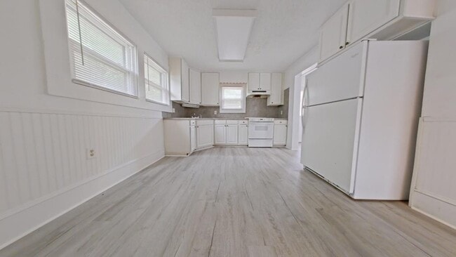 Photo - 927 E Dayton Ave