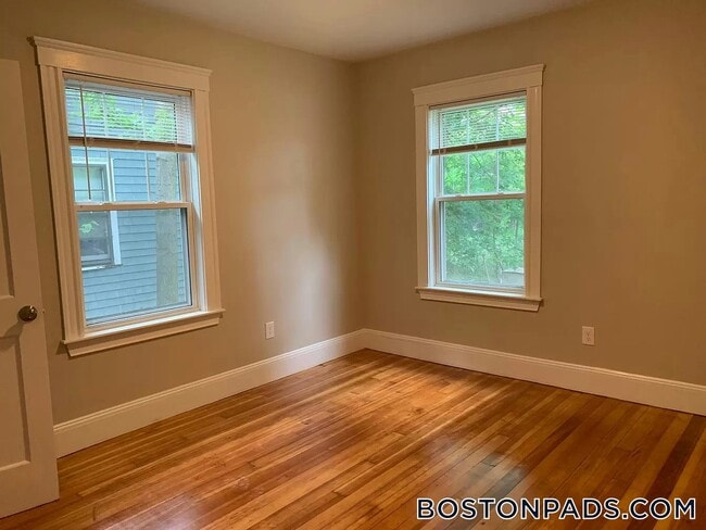 Photo - 23 Moraine St