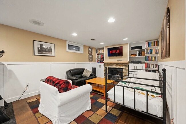 Building Photo - 8212-8298 98 Ave NW Unit SI ID1340544P