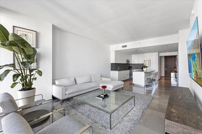 Photo - 88 SW 7th St Unidad 2506