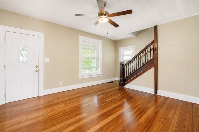 Photo - 1504 Hamlet St