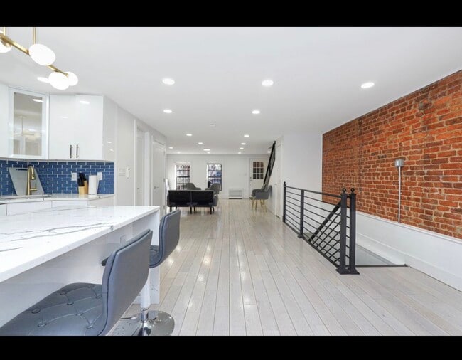 Building Photo - 214 Patchen Ave Unit 1