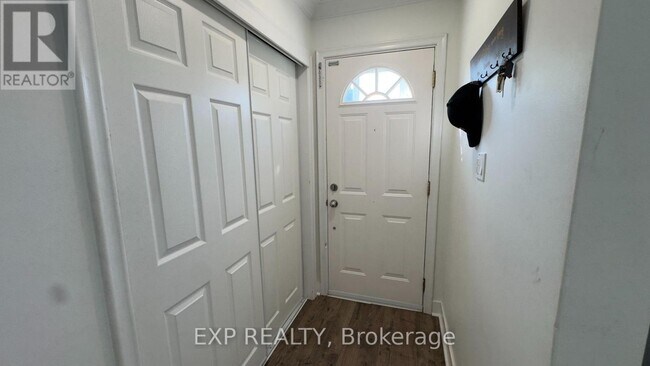 Photo - 6150 Fingland St