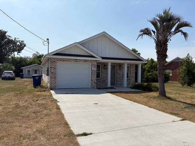 Building Photo - 3b/2Bth Home