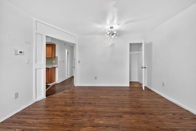 Photo - 1102 E 233rd St