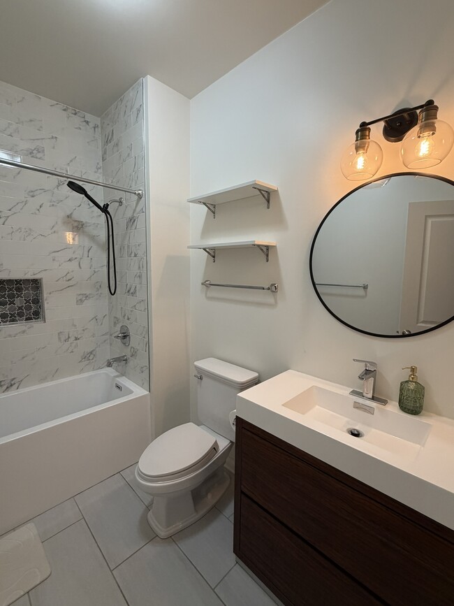 2711 N Mildred Ave Unit 1B