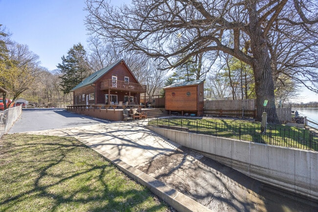 Photo - 3341 E 2059th Rd