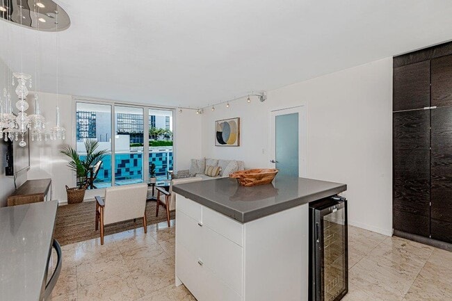 Photo - 2301 Collins Ave