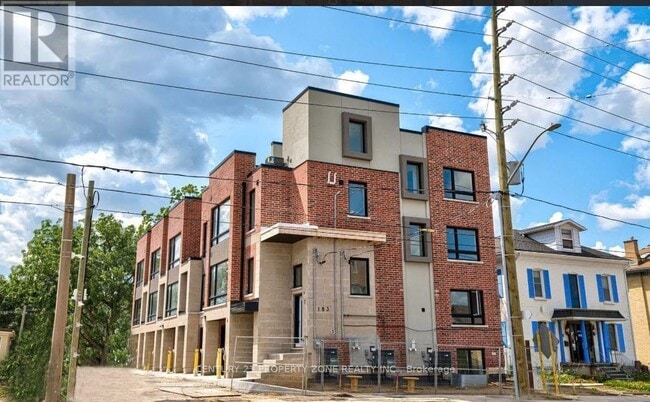 Photo - 183 Victoria St N Unit 5