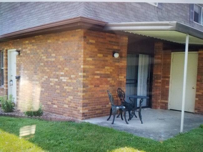private patio - 1372 Londondale Pkwy