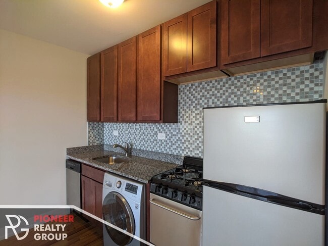 Photo - 557 W Arlington Pl Unit 5