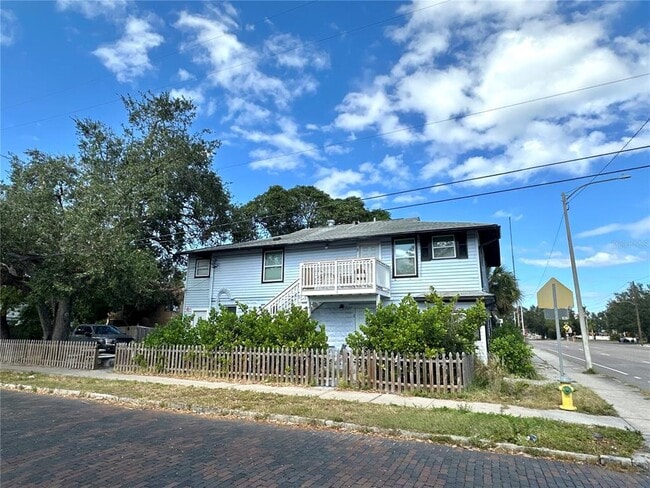 Building Photo - 999 Dr. M.L.K. Jr St S Unit 4