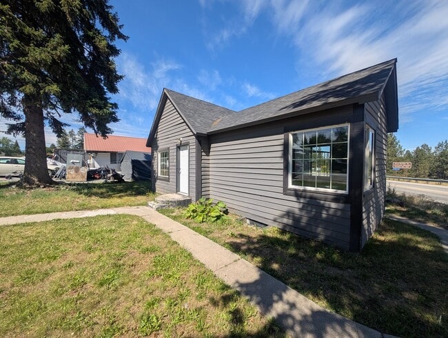 Building Photo - Remodeled 2 Bedroom Home – Water & Sewer Included