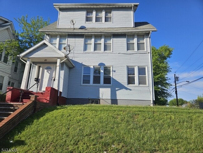 Building Photo - 843 Chancellor Ave
