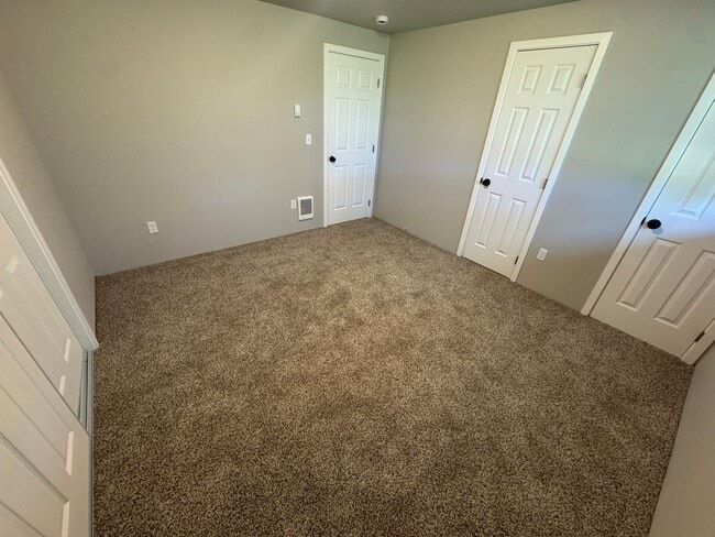 Photo - (248) 2 Bdrm Town Home w/ Private Yard Area Unit 1716-1 (R)