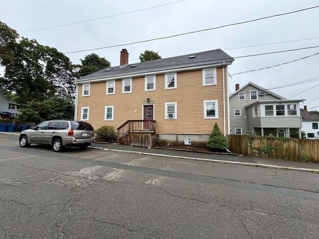 Building Photo - 18 Japonica St Unit 3
