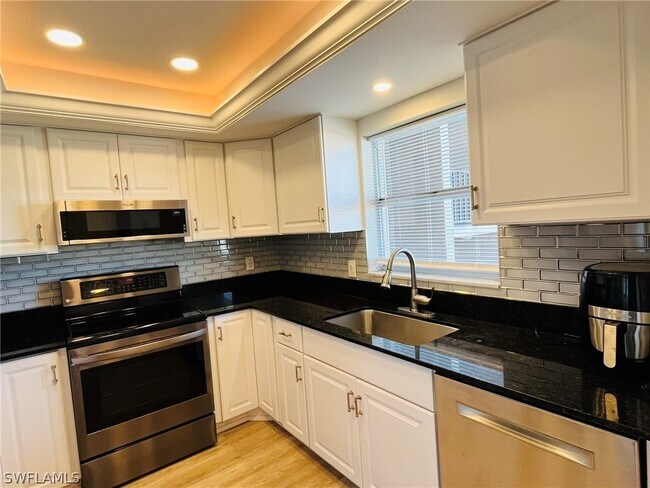 Photo - 4912 Tamiami Trl E Unidad 2