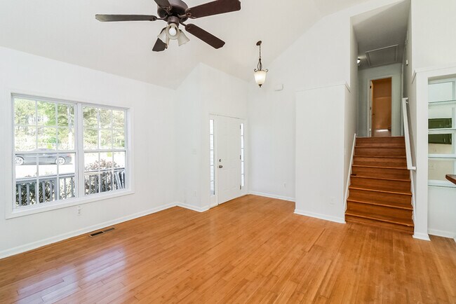 Photo - 305 Brook Ct