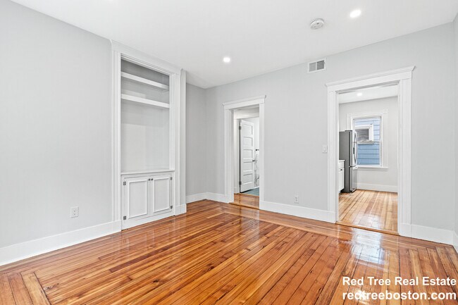 79 Pleasant St Unit 2