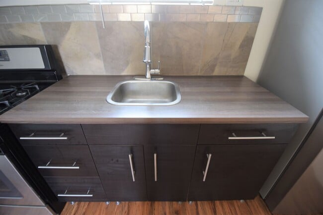 Photo - 11517 Cumpston St