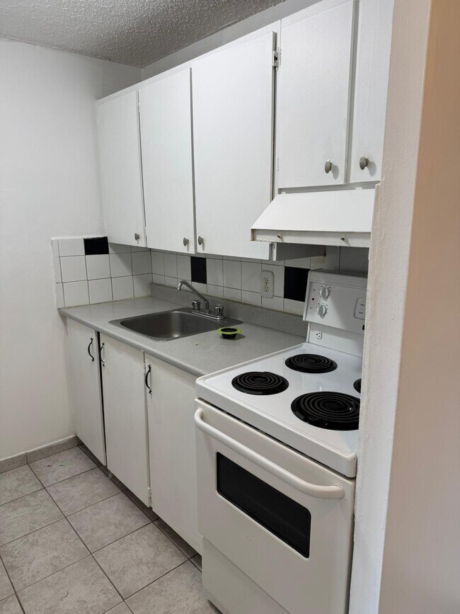 Photo - 84 King Edward Ave Unit 202