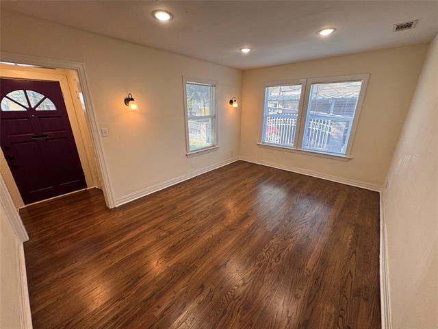 Photo - 2547 Sharon St