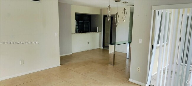 Building Photo - 18810 NW 57th Ave Unit 202 Rental