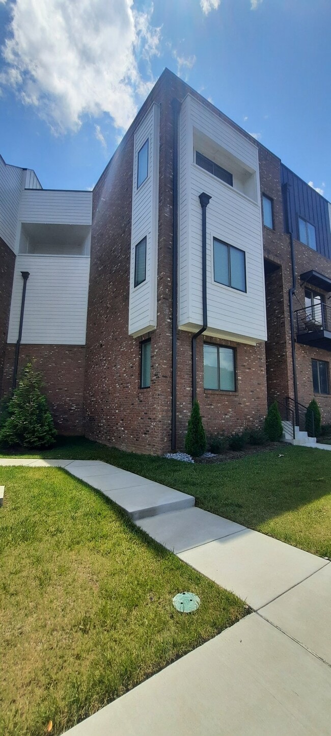 Photo - 490 W Trinity Ln