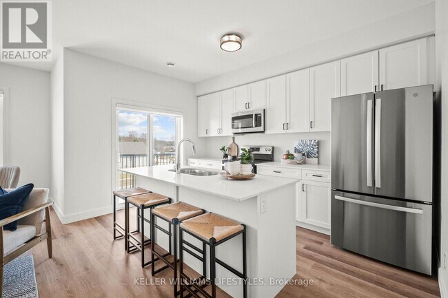 Photo - 470 Darcy Dr