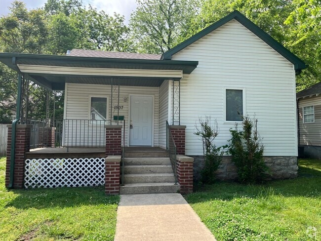 Building Photo - Cozy two bedroom ready now! Rental