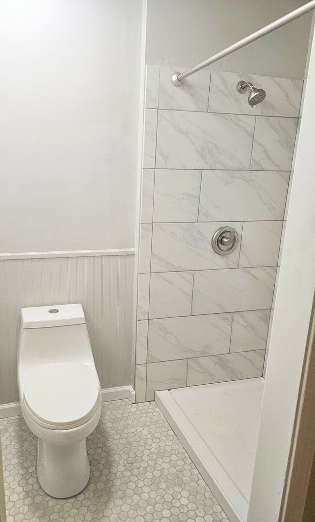 Master bath - 8300 Plaza Gate Ln Unit 1082
