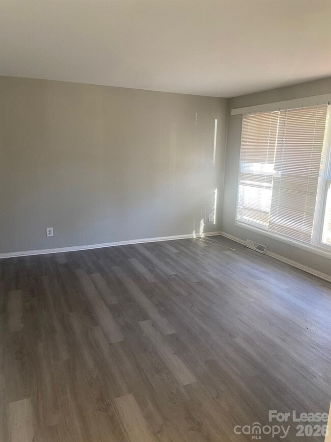 Photo - 526 Blendwood Dr