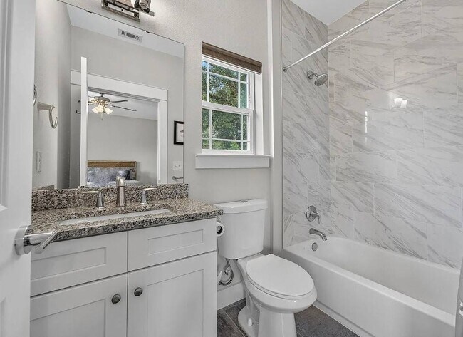 Photo - 417 W Belmont St