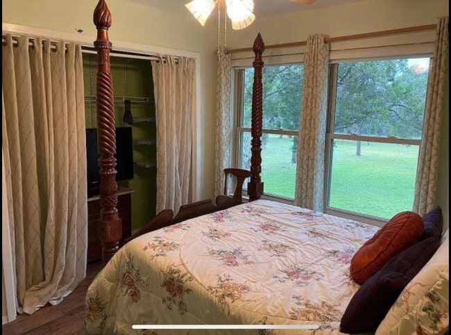 Photo - 2.35-acre farmhouse in the heart of Cedar Park available for rent!