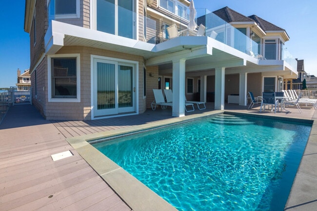 Photo - 687 Dune Rd