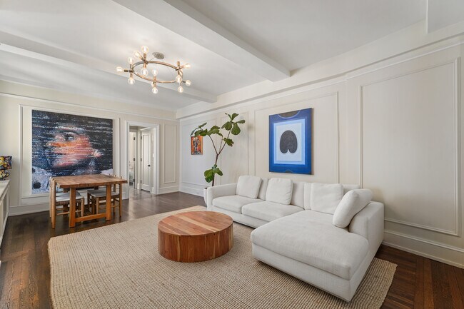 Photo - 157 E 72nd St