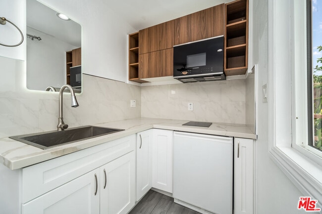 Photo - 4431 Lynnfield St