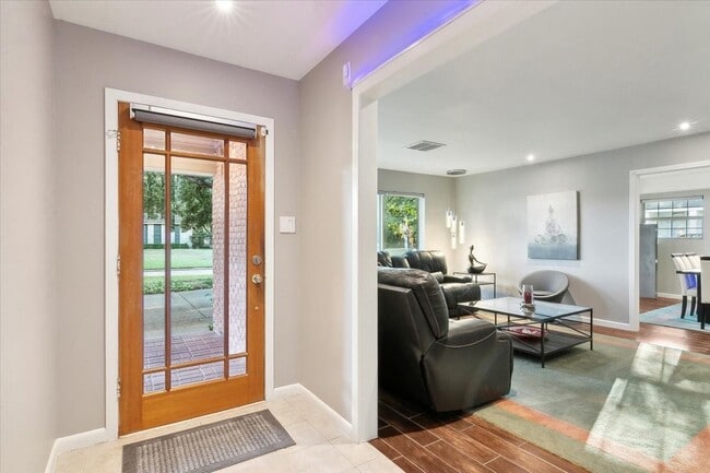 Photo - 3890 Kenwood Dr Unit Furnished for Corporates