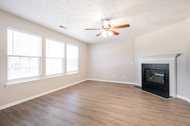 Photo - 1374 Ivey Pointe Dr SE