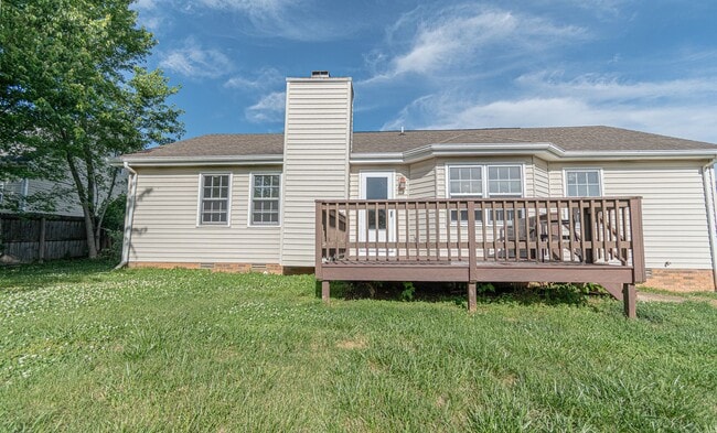 Photo - 815 Iris Ln