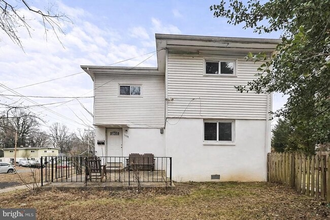 Photo - 10725 Maple St