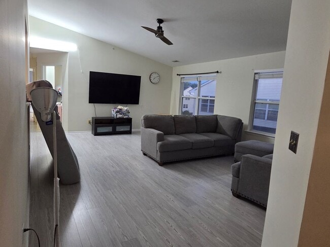 Photo - 380 Keswick Dr