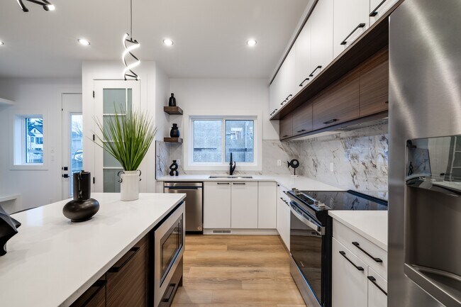 Photo - 9337 87 Ave NW Unit 1