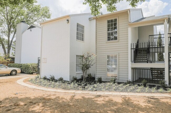 Building Photo - 4717 Columbia Ave Unit #4717